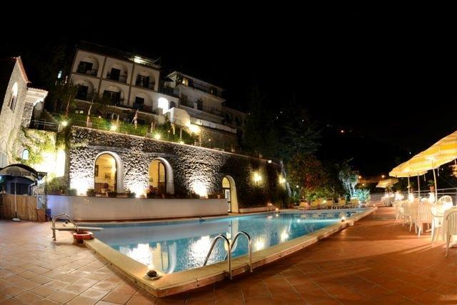 Hotel Villa Giuseppina Равелло Экстерьер фото